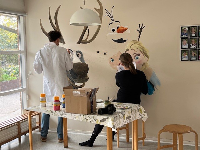 Maleri fra Frost Universet bliver malet